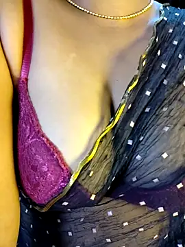 VR here 4U online show from February 26, 2026, 7:03 pm