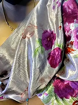 VR here 4U online show from December 17, 2025, 12:04 am