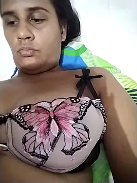 Snapshot of Andreita_95 chatting on April 7, 2026, 9:38 pm Andreita 95 online show from April 7, 2026, 9:38 pm