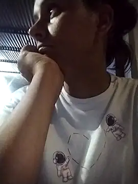 Snapshot of Andreita_95 chatting on March 22, 2026, 12:25 am Andreita 95 online show from March 22, 2026, 12:25 am