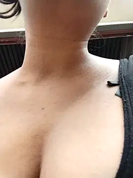 Snapshot of Andreita_95 chatting on April 9, 2026, 9:54 pm Andreita 95 online show from April 9, 2026, 9:54 pm