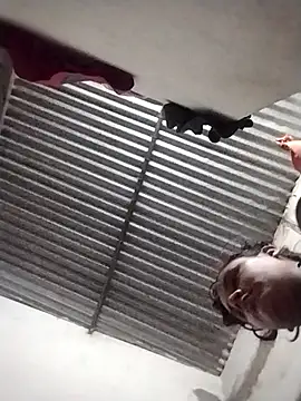 Snapshot of Andreita_95 chatting on April 8, 2026, 9:44 am Andreita 95 online show from April 8, 2026, 9:44 am