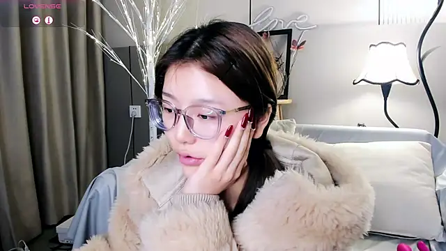 Momoever123456 online show from March 8, 2025, 2:40 pm