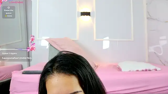 zorravioletta1 online show from April 15, 2026, 11:59 am