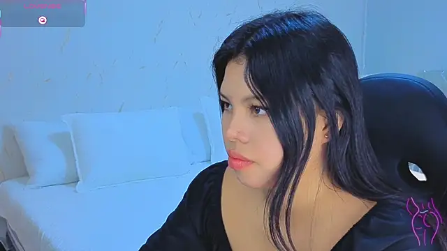 Snapshot of ISA__CUTEE chatting on October 6, 2025, 3:29 am ISA  CUTEE online show from October 6, 2025, 3:29 am