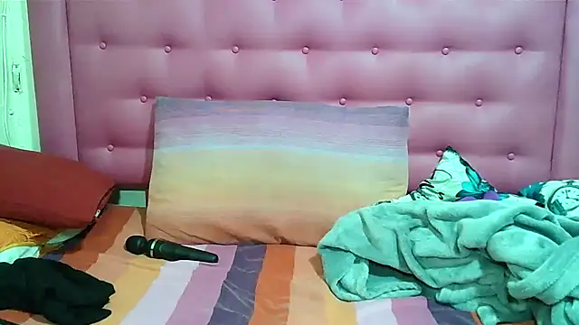 DIRTYTALKINQUEEN online show from March 21, 2025, 10:06 pm