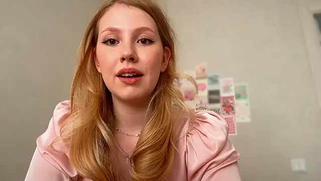 Snapshot of HoneyAudrey chatting on June 2, 2026, 2:22 am HoneyAudrey online show from June 2, 2026, 2:22 am