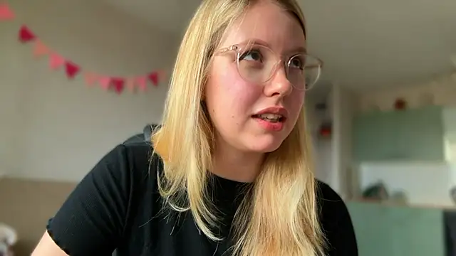 HoneyAudrey online show from October 23, 2025, 3:27 am