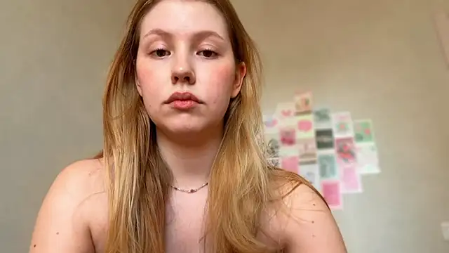 Snapshot of HoneyAudrey chatting on May 26, 2026, 2:42 am HoneyAudrey online show from May 26, 2026, 2:42 am