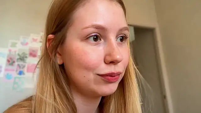 Snapshot of HoneyAudrey chatting on June 1, 2026, 2:45 am HoneyAudrey online show from June 1, 2026, 2:45 am