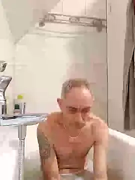 Snapshot of heitzer1072 chatting on January 27, 2025, 6:30 am heitzer1072 online show from January 27, 2025, 6:30 am