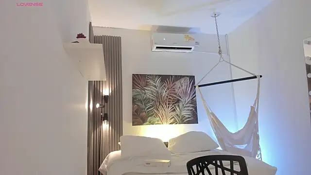 emma alice  online show from November 28, 2025, 12:16 pm