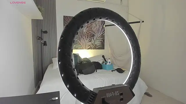 emma alice  online show from October 31, 2025, 12:13 pm