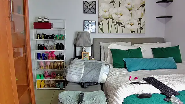 Snapshot of NaughtyKelly28 chatting on February 6, 2026, 4:19 am NaughtyKelly28 online show from February 6, 2026, 4:19 am