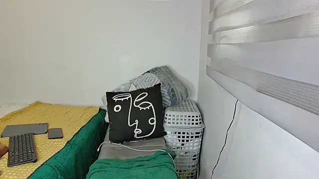 NaughtyKelly28 online show from April 18, 2026, 5:54 am