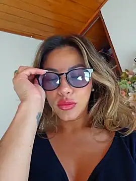 Karen San Miguel online show from November 17, 2025, 7:18 pm