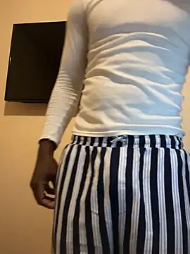 BiggieSmxll online show from June 18, 2026, 4:22 am