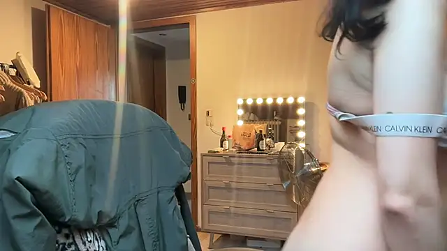 Snapshot of JeSuisUnTapin chatting on November 26, 2025, 12:38 pm JeSuisUnTapin online show from November 26, 2025, 12:38 pm