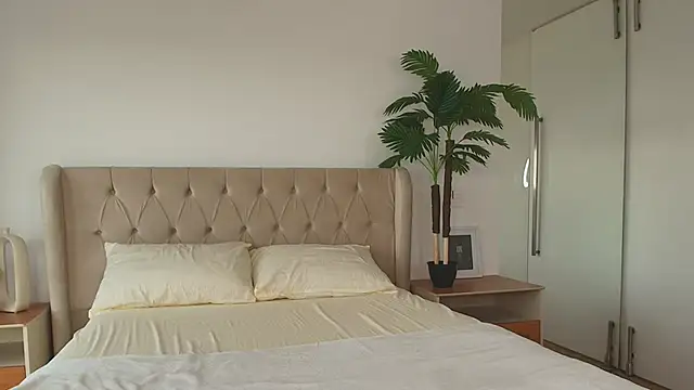 Snapshot of Ariella_Sol chatting on February 11, 2026, 7:47 pm Ariella Sol online show from February 11, 2026, 7:47 pm