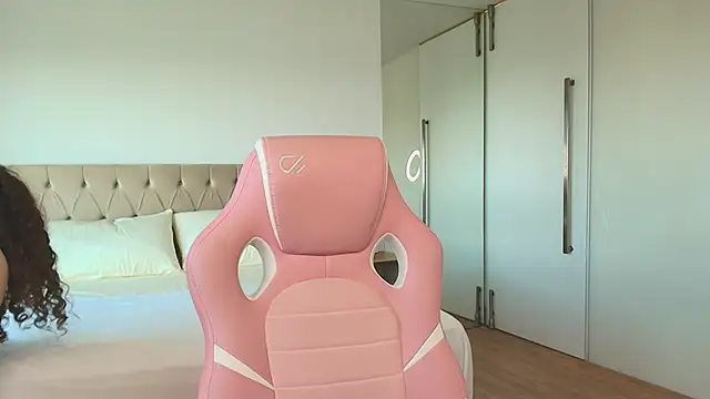 Snapshot of Ariella_Sol chatting on February 15, 2026, 7:24 pm Ariella Sol online show from February 15, 2026, 7:24 pm