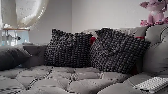 iam valentinadoll online show from April 8, 2026, 8:27 am