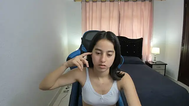 Snapshot of Antonella_heinz chatting on November 3, 2025, 6:00 pm Antonella heinz online show from November 3, 2025, 6:00 pm