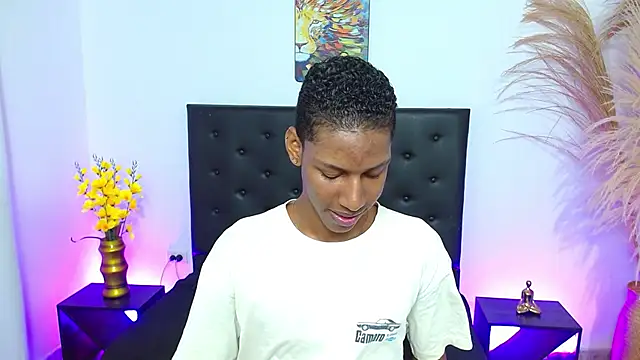 maiki18  online show from October 25, 2025, 2:07 pm