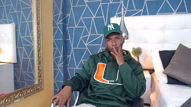 Snapshot of JamesParck chatting on February 19, 2025, 9:25 pm JamesParck online show from February 19, 2025, 9:25 pm