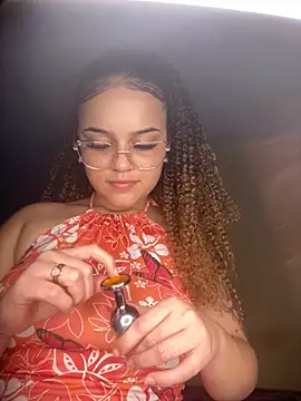 Lolacavalona online show from November 5, 2025, 2:47 am