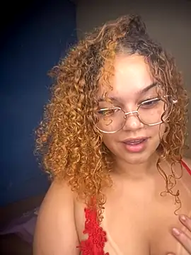 Lolacavalona online show from November 7, 2025, 5:28 pm