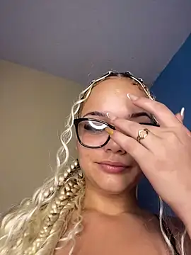 Lolacavalona online show from December 29, 2024, 7:53 pm