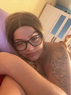 Lolacavalona online show from December 21, 2024, 5:07 pm