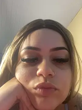 Lolacavalona online show from December 8, 2024, 6:06 pm