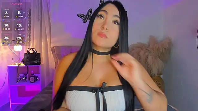 Sarahballiston  online show from December 16, 2025, 1:32 am