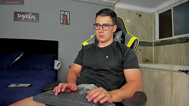 owengray2n online show from February 28, 2025, 4:43 am