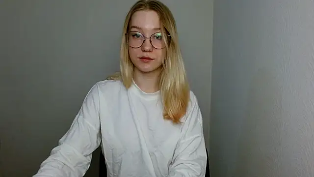 Snapshot of cindi_hot chatting on March 17, 2025, 11:31 am cindi hot online show from March 17, 2025, 11:31 am