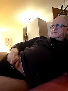 Snapshot of Milkasahne64 chatting on November 26, 2025, 4:40 pm Milkasahne64 online show from November 26, 2025, 4:40 pm