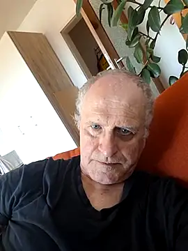 Snapshot of Milkasahne64 chatting on September 19, 2025, 11:14 am Milkasahne64 online show from September 19, 2025, 11:14 am