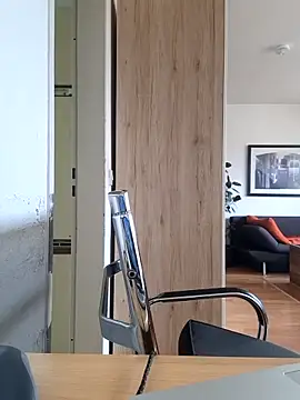 Snapshot of Milkasahne64 chatting on September 17, 2025, 12:51 pm Milkasahne64 online show from September 17, 2025, 12:51 pm