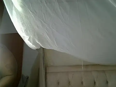 thickyelliana online show from October 9, 2025, 8:37 am