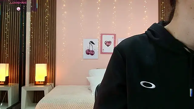 alina martinelli online show from April 10, 2026, 12:01 pm