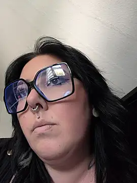 -BonnieBlack- online show from April 4, 2026, 11:17 am