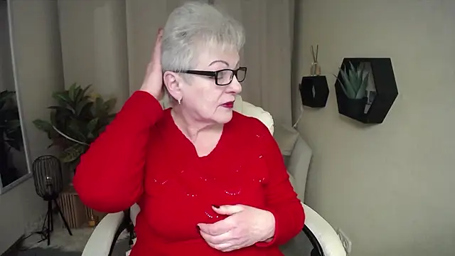 KayleSmoll online show from February 3, 2026, 7:41 pm