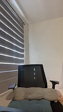 cinnamon rosa online show from December 17, 2025, 8:36 pm