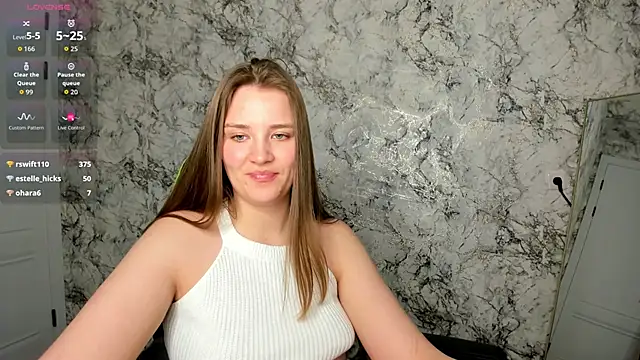 DeniRicchii online show from April 7, 2026, 10:11 pm