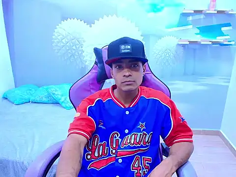 Aaron-00 online show from January 15, 2026, 9:51 pm