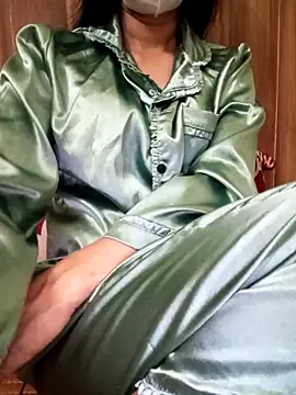 Snapshot of YunLem chatting on October 23, 2025, 12:59 pm YunLem online show from October 23, 2025, 12:59 pm