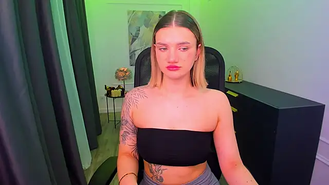 SelenaeMoore online show from March 14, 2026, 7:42 pm