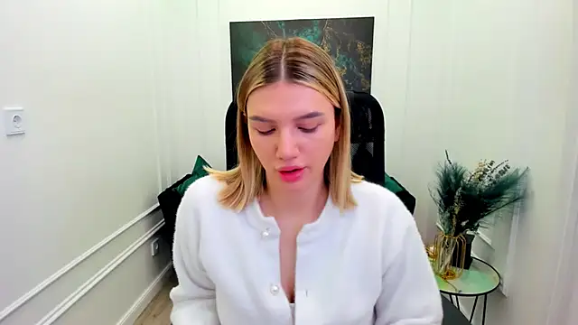 SelenaeMoore online show from June 3, 2026, 3:40 am
