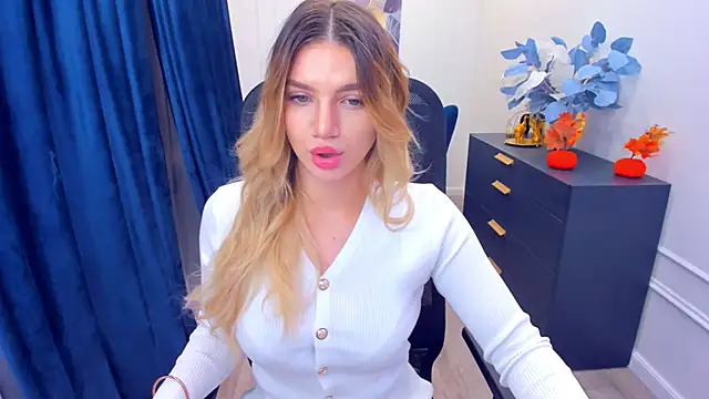 SelenaeMoore online show from October 16, 2025, 3:37 am